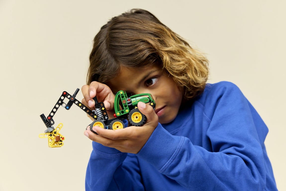 LEGO Technic Harwester kołowy John Deere 1470H