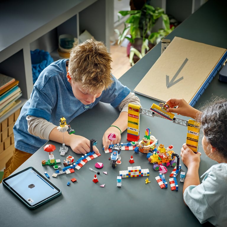 LEGO Super Mario Mario Kart™ – Zestaw Baby Peach i Grand Prix