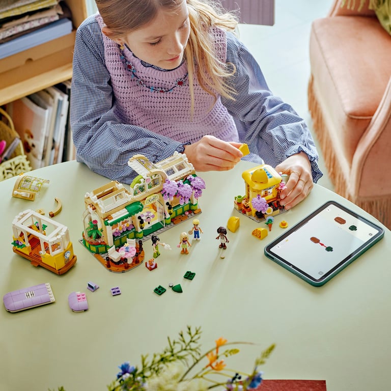 фото Блоковий конструктор LEGO Friends Кав’ярня з рослинами і квіткова крамниця (42671)