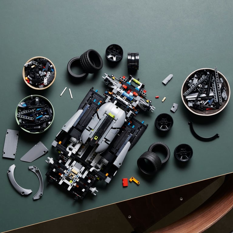 фото Авто-конструктор LEGO Technic Peugeot 9X8 24H Le Mans Hybrid Hypercar (42156)