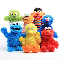 Plüschtiere und Puppen