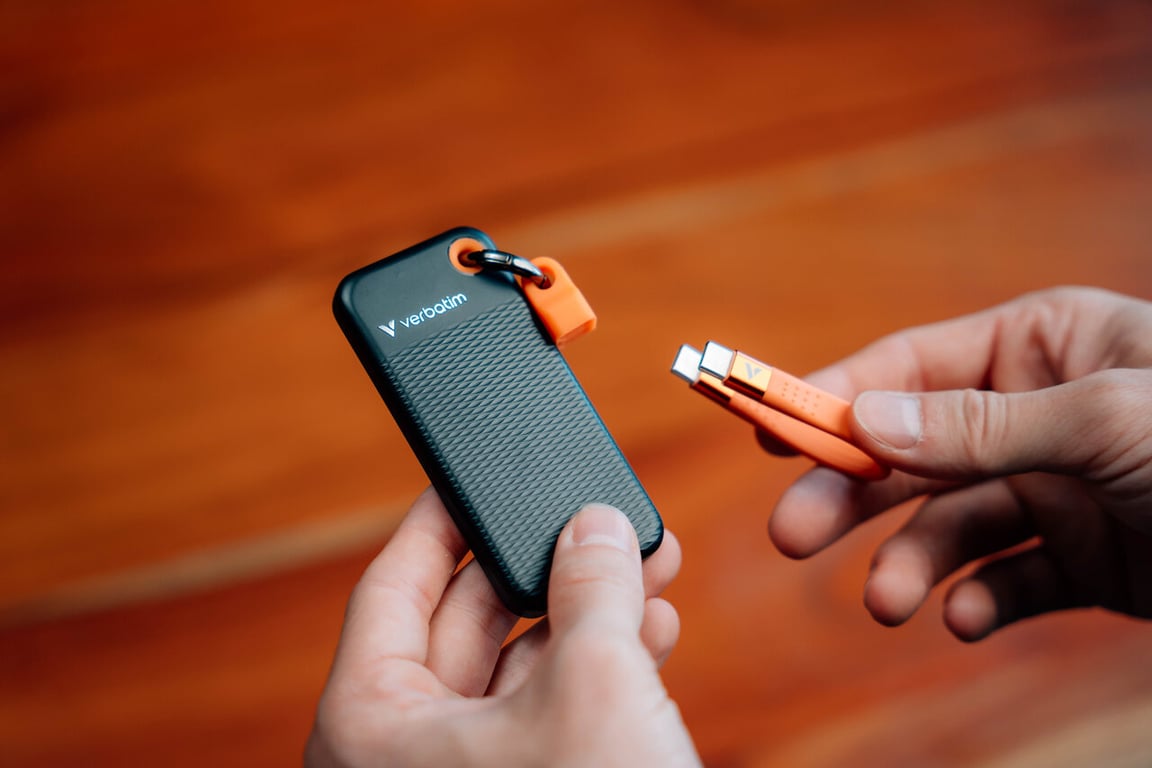фото SSD накопитель Verbatim Pocket 512 GB Orange (32285) 3