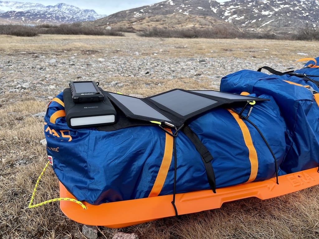 фото Зовнішній акумулятор (павербанк) із сонячною панеллю Sandberg Outdoor Solar Powerbank 16000 (420-35)