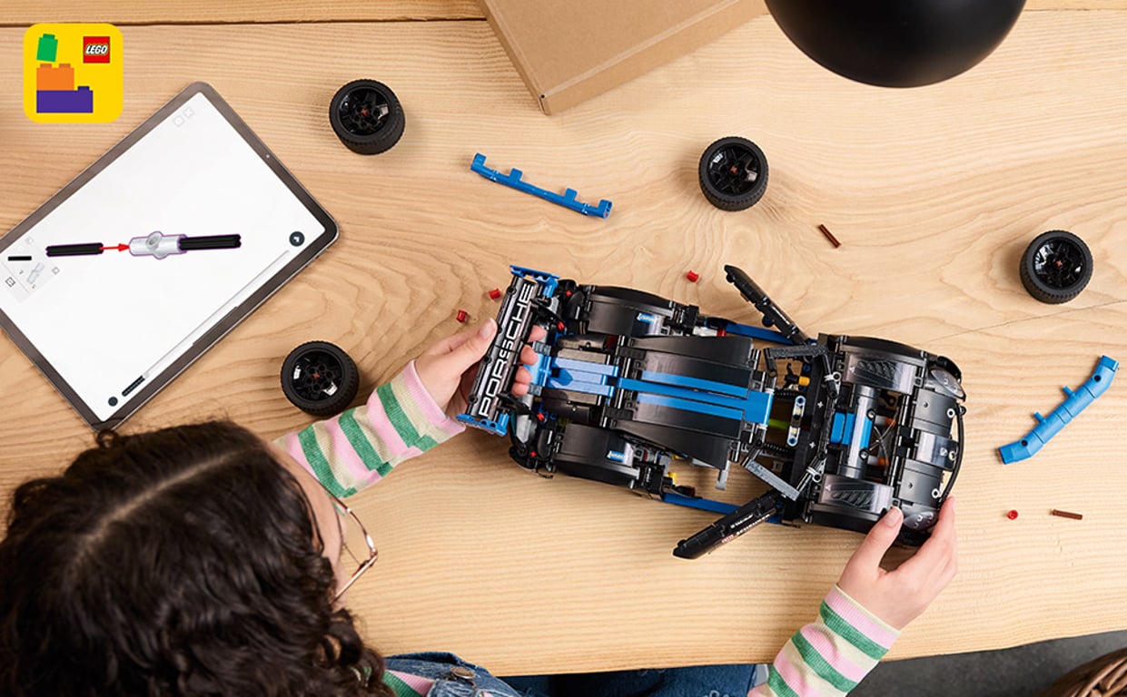 LEGO Technic Samochód wyścigowy Porsche GT4 e-Performance