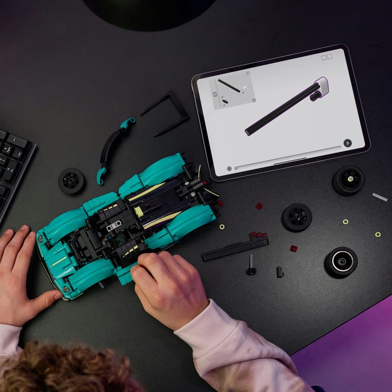 фото Авто-конструктор LEGO Technic Aston Martin Valkyrie (42208)