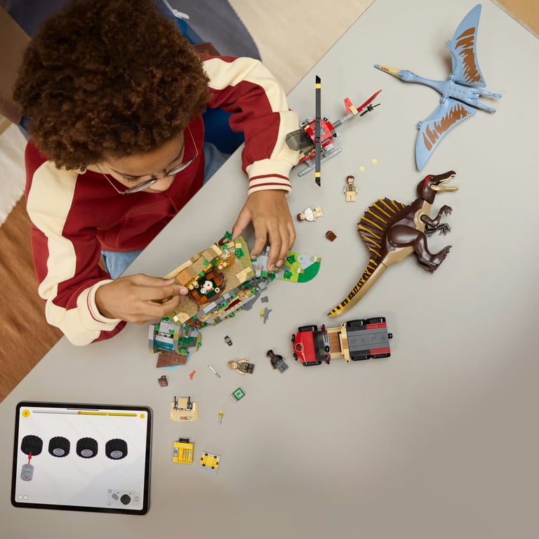 фото Блоковий конструктор LEGO Jurassic World Повітряна місія зі спинозавром і кетцалькоатлем (76976)