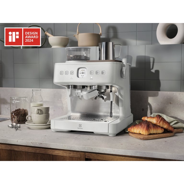 фото Рожковая кофеварка эспрессо Electrolux E8EC1-8SW 1