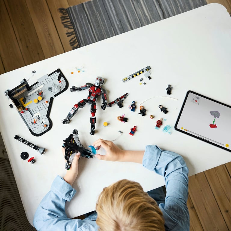 фото Блоковий конструктор LEGO Super Heroes Перший месник: Протистояння Пригодницька битва 736 деталей (76314)