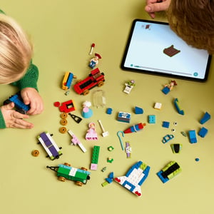 LEGO Disney Toy Story — Okolicznościowy pociąg i Pan Sterowany