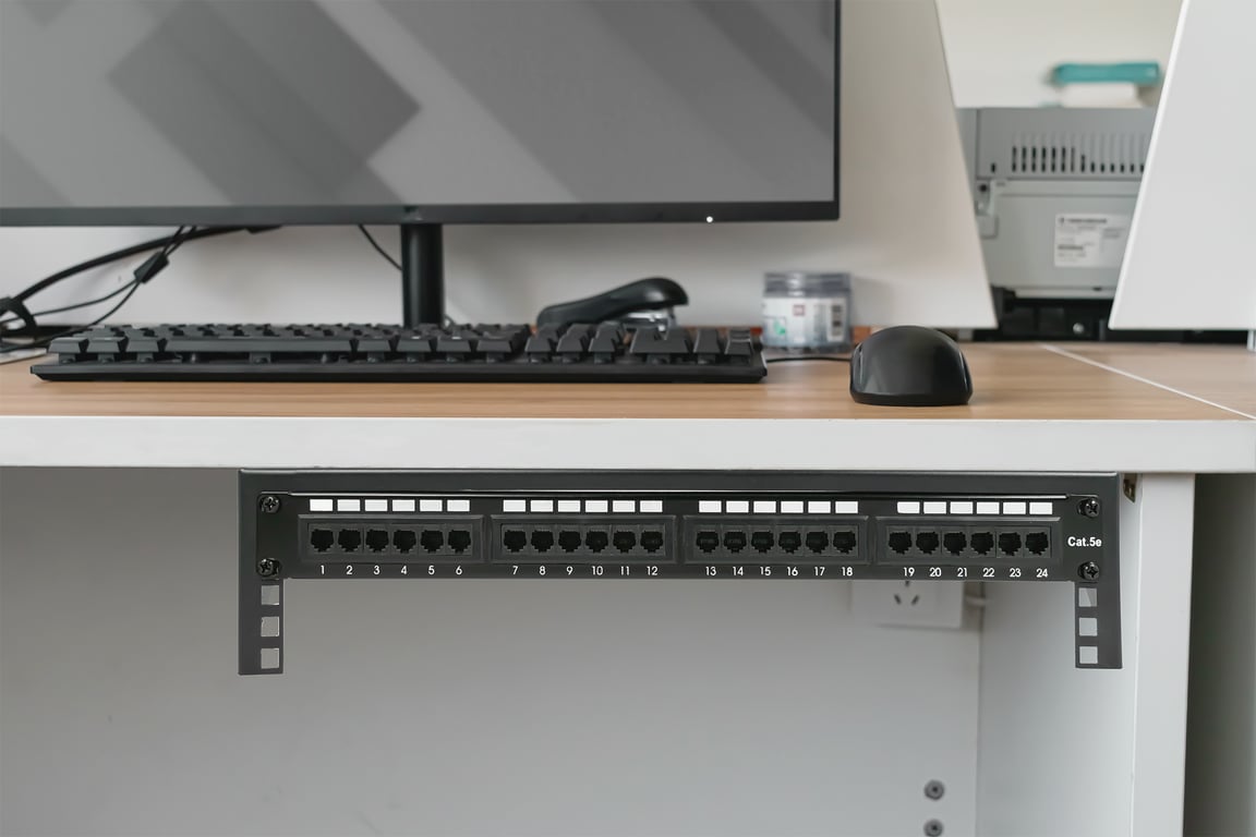 Digitus 19-calowy wspornik do montażu ściennego urządzeń, 4U