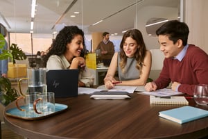 HP Poly Poly Sync 40+ Freisprecheinrichtung mit USB-A- und USB-C-Anschluss sowie USB-A-Adapter BT700