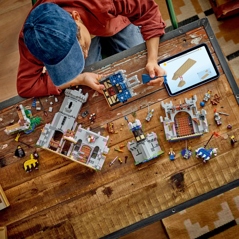 фото Блоковий конструктор LEGO Creator Середньовічний замок з лицарем на коні (31168)