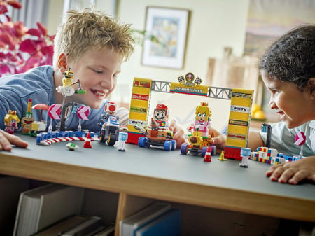 LEGO Super Mario Mario Kart™ – Zestaw Baby Peach i Grand Prix
