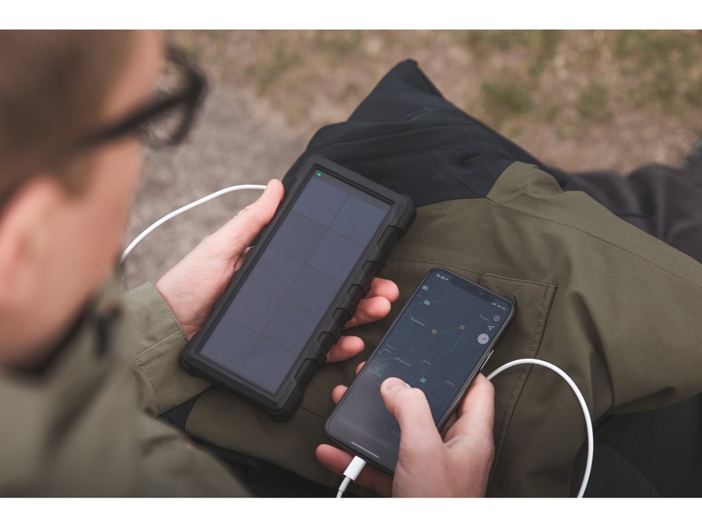 фото Зовнішній акумулятор (павербанк) із сонячною панеллю Sandberg Outdoor Solar Powerbank 24000 з модулем сонячних батарей (420-38)