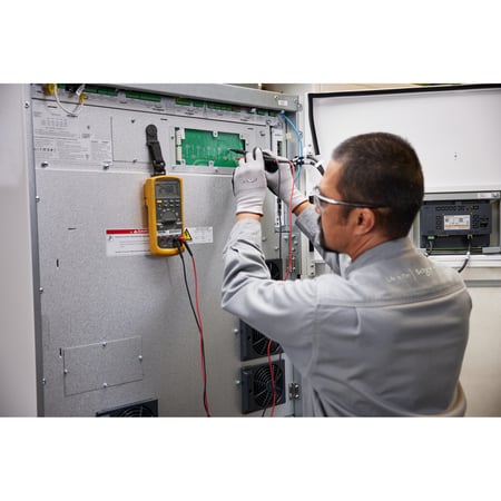 APC 1 Jahr On-Site Garantieerweiterung fuer Batterieschrank fuer Symme