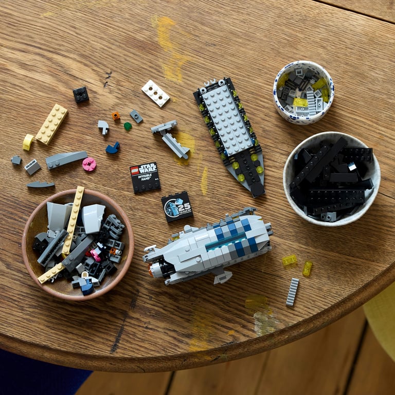 фото Блоковий конструктор LEGO Star Wars Невидима рука (75377)