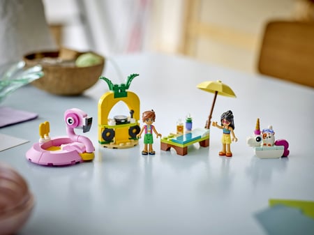 LEGO Friends Impreza na basenie z jednorożcem i flamingiem