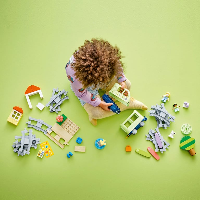 фото Блоковий конструктор LEGO Duplo Town Інтерактивний пригодницький потяг (10427)