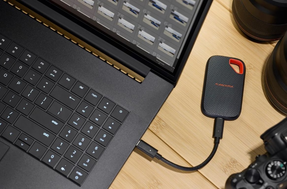 фото SSD накопитель SanDisk Extreme Portable V3 4 TB (SDSSDE70-4T00-G25) 1