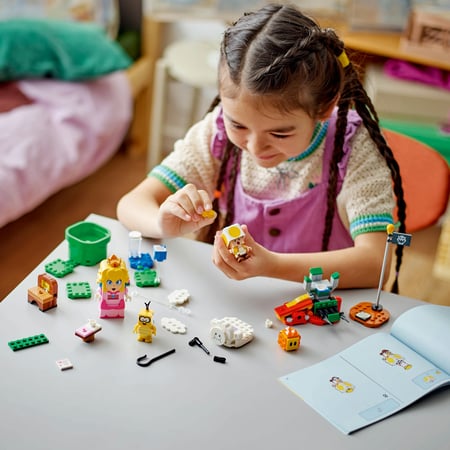 LEGO Super Mario Przygody z interaktywną figurką ® Peach™