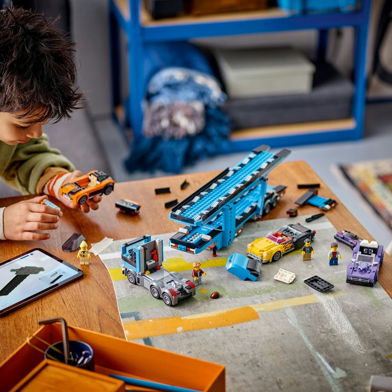 фото Блоковий конструктор LEGO City Вантажівка-транспортер зі спортивними авто (60408)