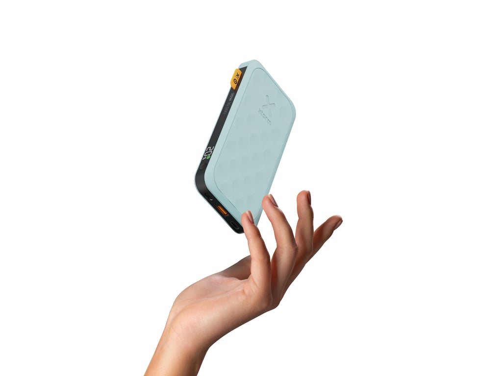 фото Зовнішній акумулятор (павербанк) Xtorm Fuel Series 5 20W 10000 mAh Light Blue (FS5102)