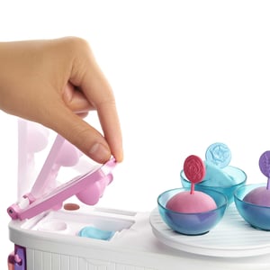 Barbie GJR84 doll