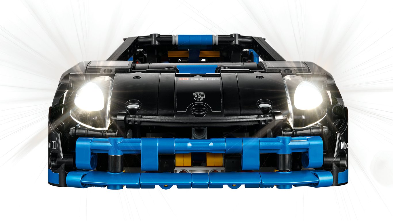 LEGO Technic Samochód wyścigowy Porsche GT4 e-Performance