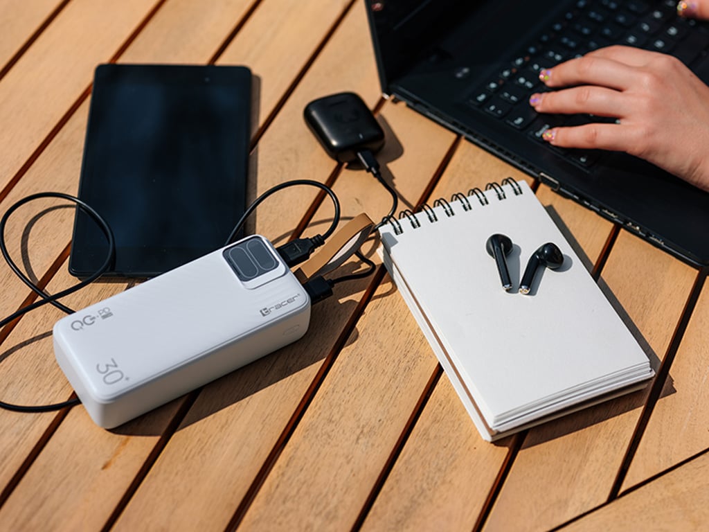 Фото Зовнішній акумулятор (павербанк) Tracer Blaze 30000mAh 65W White (TRABAT47506)