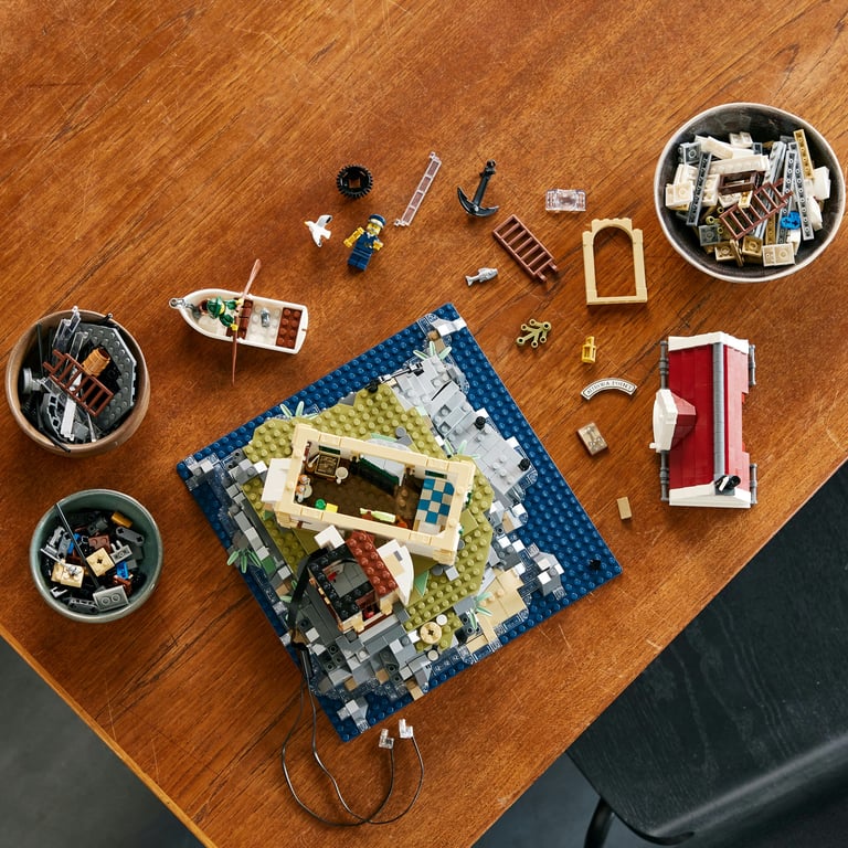 фото Блоковий конструктор LEGO Ideas Моторизований маяк (21335)