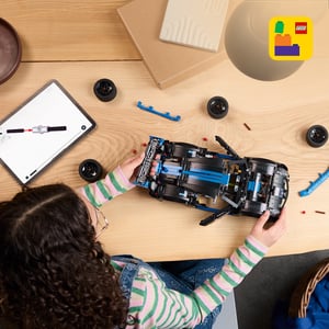 LEGO Technic Samochód wyścigowy Porsche GT4 e-Performance