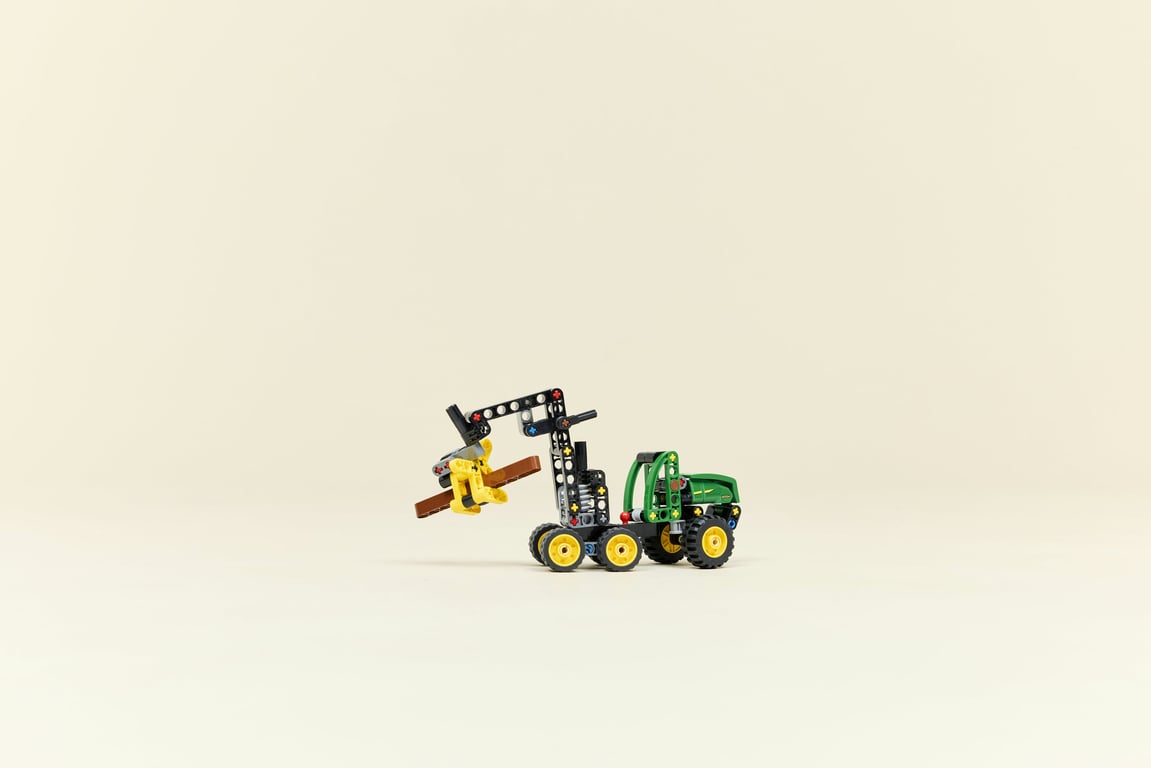 LEGO Technic Harwester kołowy John Deere 1470H