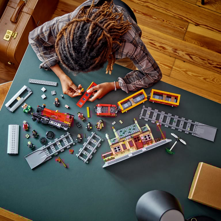 фото Блоковий конструктор LEGO Harry Potter Хогвартс-Експрес та станція Хогсмід (76423)