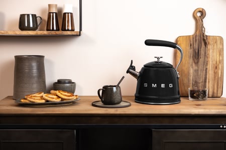 Smeg WKF01BL czajnik 2,3 l Czarny
