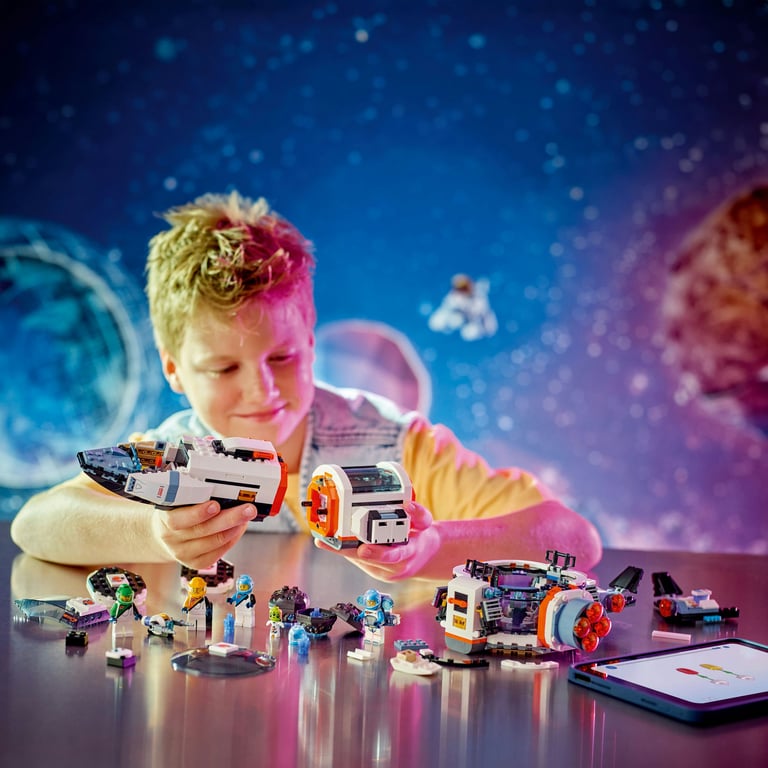 фото Блоковий конструктор LEGO City Модульний галактичний зореліт (60446)