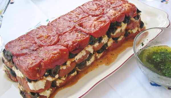 Terrine de tomates confites au chèvre frais et olives