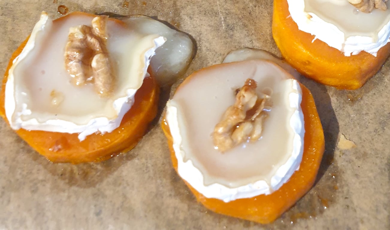 Patate douce, chèvre, noix et miel