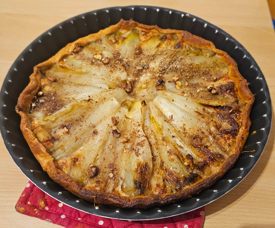 Tarte aux endives, comté et noix
