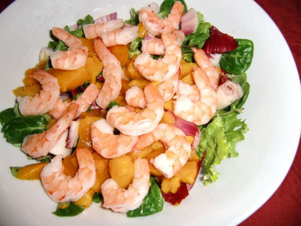 Salade aux crevettes et mangues