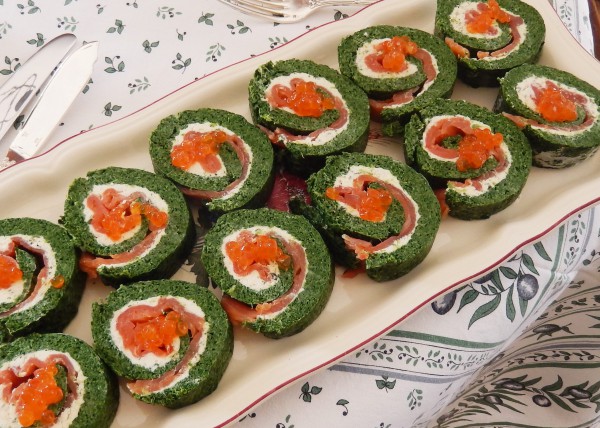 Roulé aux épinards, saumon fumé et fromage frais