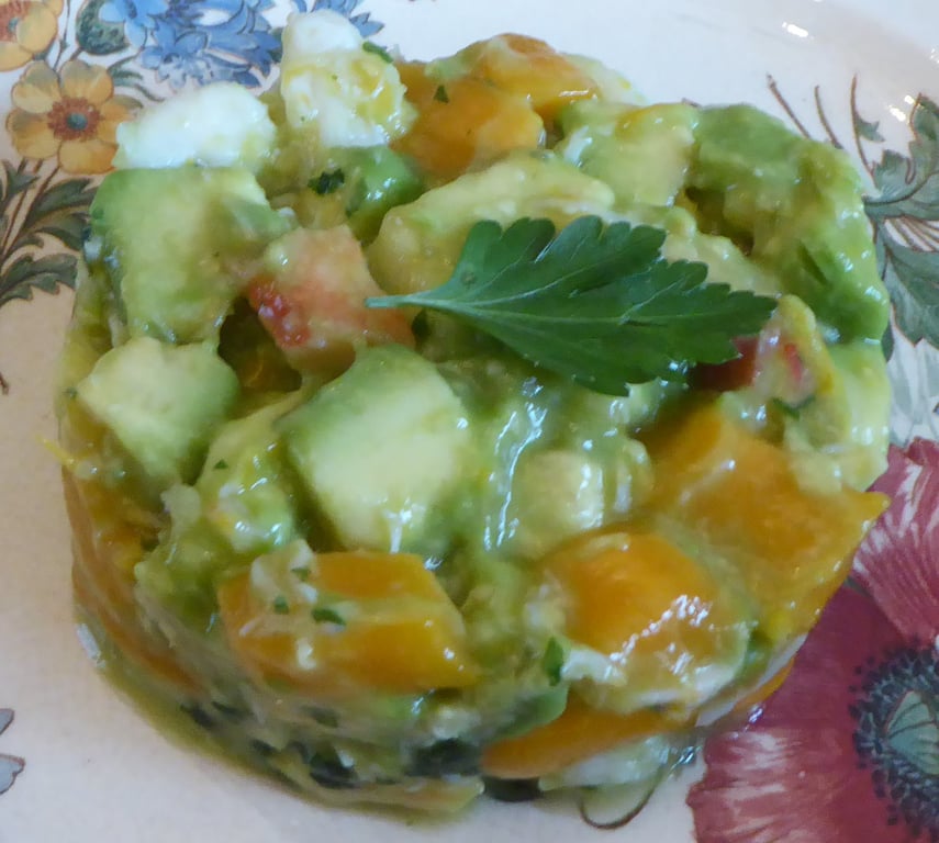 Timbale avocat, mangue, crabe
