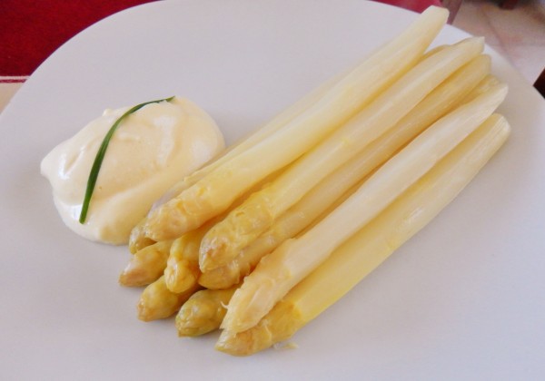 Asperges sauce mousseline