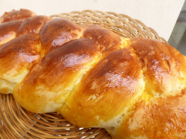 Pain au lait tressé
