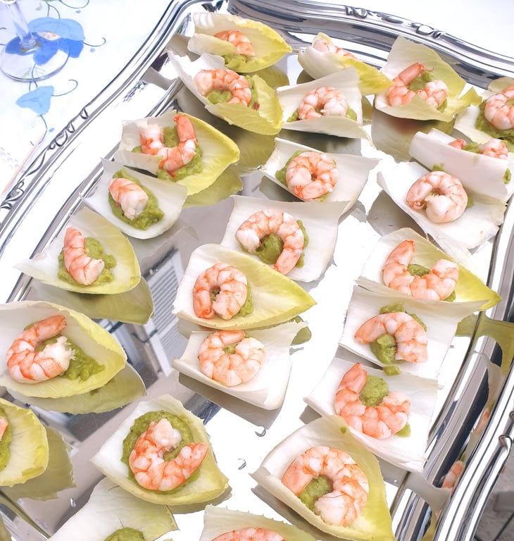 Canapé endive guacamole crevette