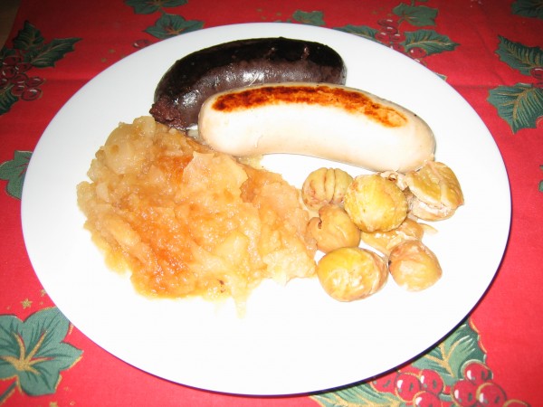 Duo de boudins noir et blanc, compote de pomme et marrons