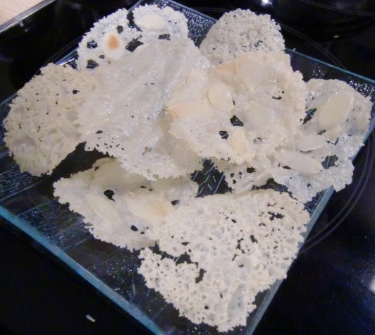 Tuiles au parmesan aux amandes