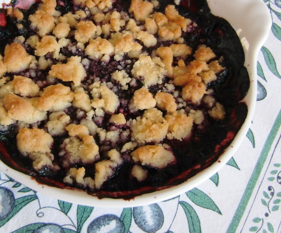 Crumble aux myrtilles et framboises