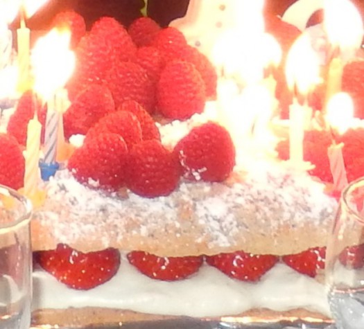 Dacquoise aux fraises et framboises