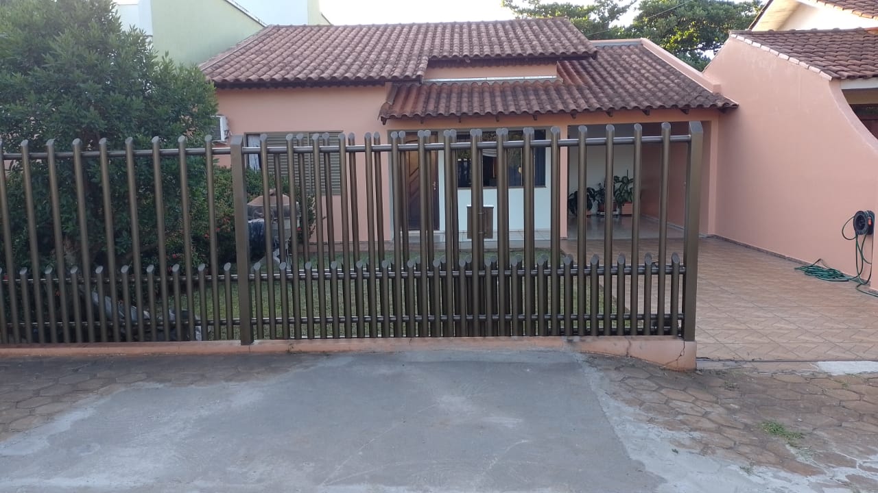 Casa com 1 suíte + 1 quarto no Centro