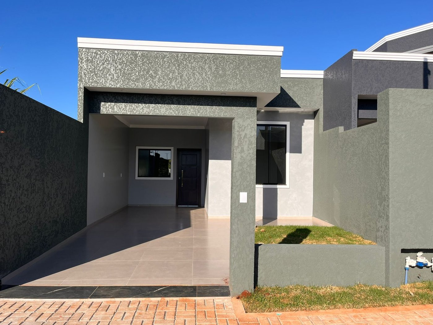 Casa com 1 suíte + 2 quartos com espaço para área de festas